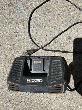 Ridgid 18V Battery Charger, R840095